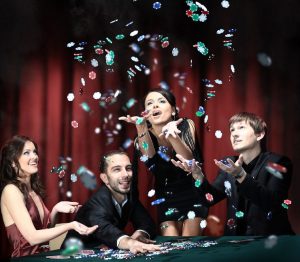 imagen de gente feliz jugando en un casino